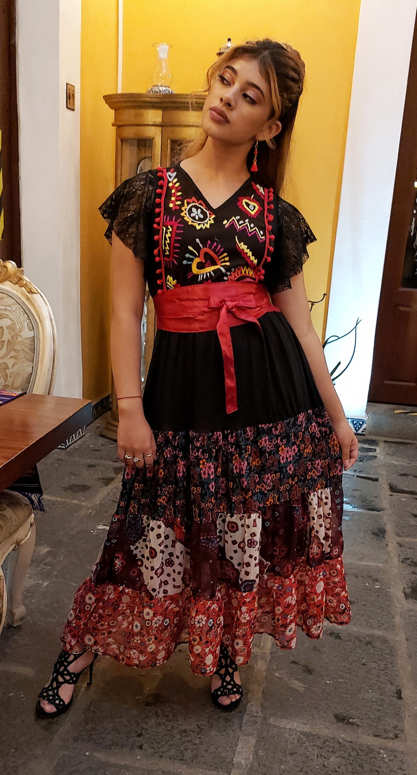Vestido Toscana Olanes negro rojo flores - Tienda Mexicana