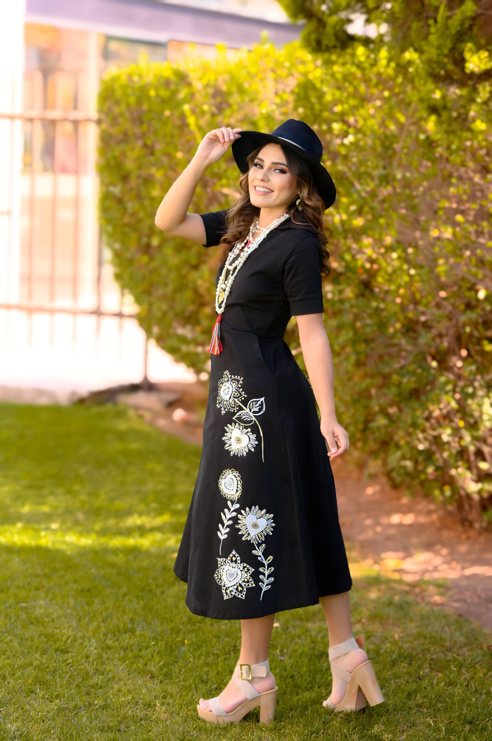 Vestido Fernanda B/F ngo flor dorado - Imagen 5