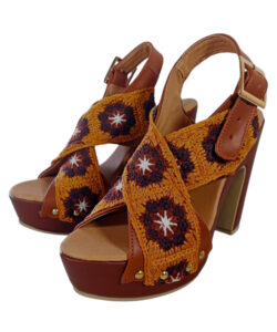 Zapatilla cruzada crochet marrón
