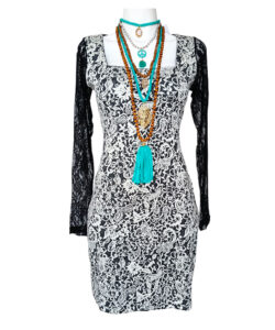 Vestido Monarca Cuadrado negro brocado