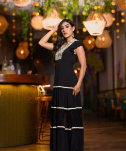 Vestido Denhi Olanes negro brocado