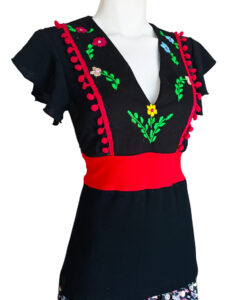 Alternative view of Vestido Denhi olanes negro flores bordado