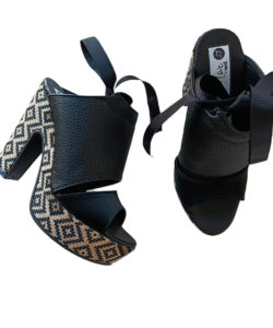 Alternative view of Zapatilla Karma hueso grecas