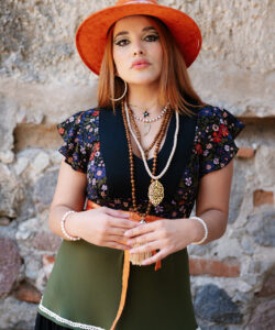 Alternative view of Vestido Denhi olivo florecitas